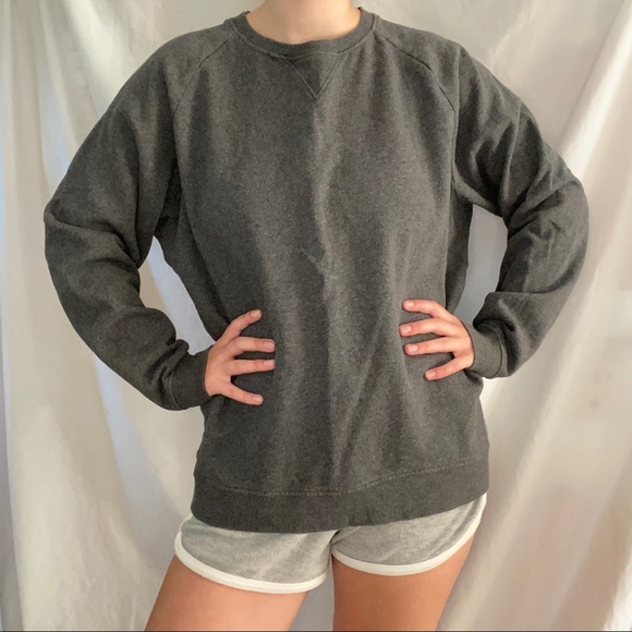 NWOT Reebok Fleece Lined Gray Crewneck - Picture 4 of 9